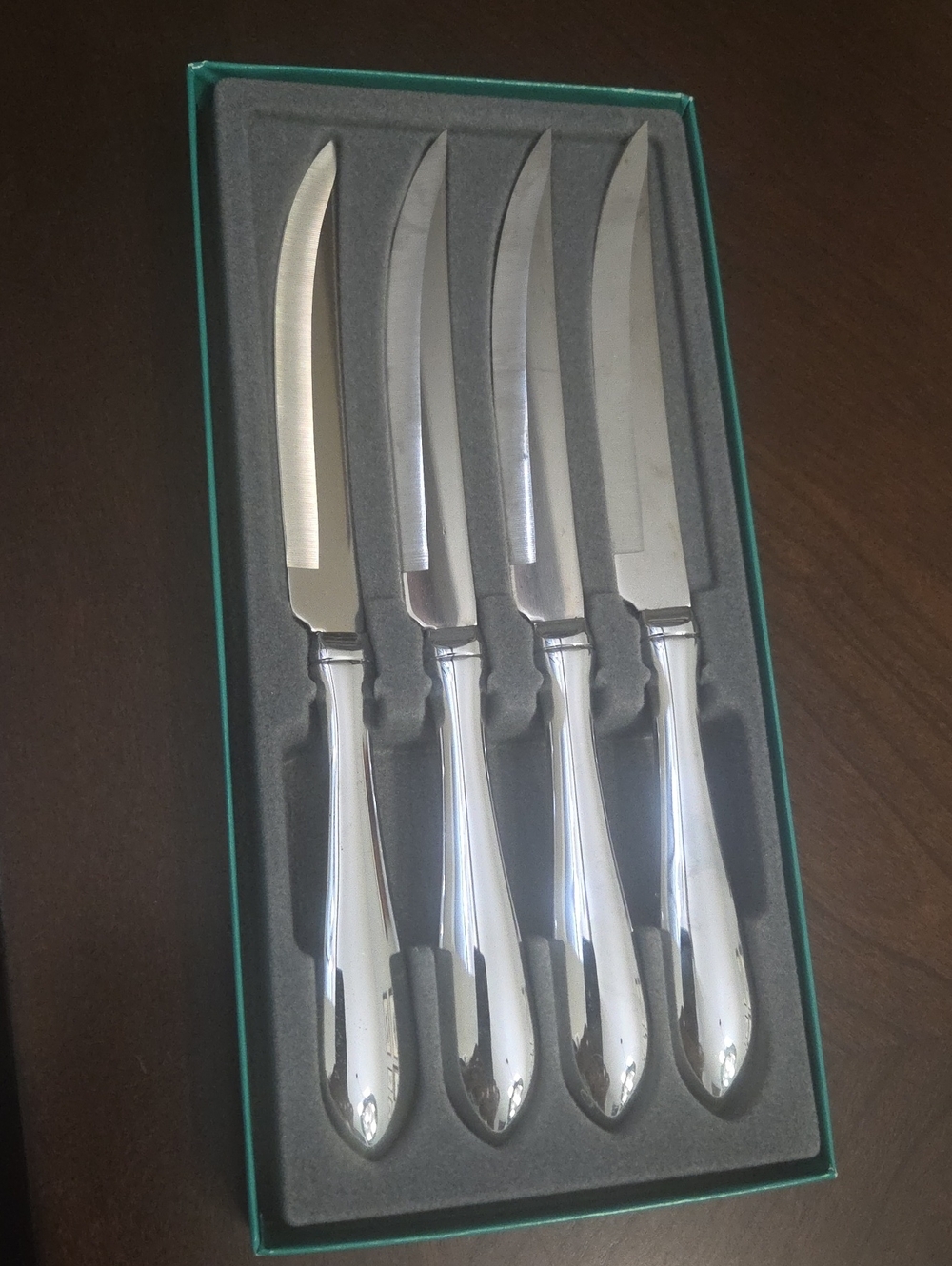 Towle Silversmiths Set Of 4 Steak Knives. New Condition...never Used! Beautiful! - Picture 2 of 6